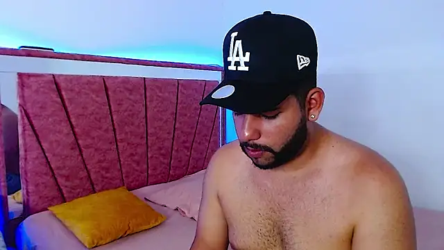 Snapshot of passionate_love22 chatting on 10-31-25, 08:54 passionate love22 online show from 10-31-25, 08:54