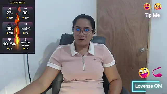 Snapshot of sweettmiah chatting on 05-14-26, 08:26 sweettmiah online show from 05-14-26, 08:26