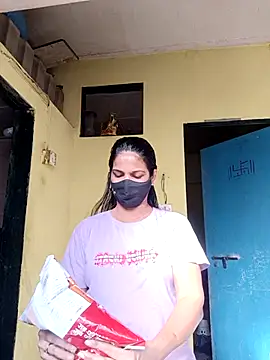 Snapshot of indianliza chatting on 02-12-25, 04:23 indianliza online show from 02-12-25, 04:23