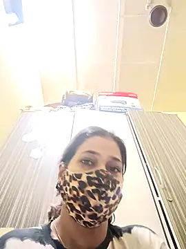 Snapshot of indianliza chatting on 02-15-25, 03:42 indianliza online show from 02-15-25, 03:42