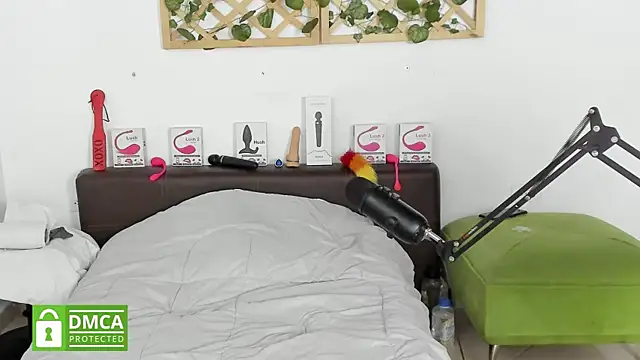 Snapshot of isa_loves_cum chatting on 01-18-25, 12:57 isa loves cum online show from 01-18-25, 12:57