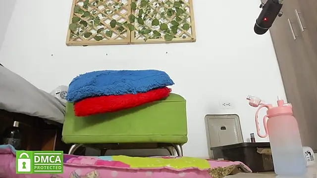 Snapshot of isa_loves_cum chatting on 03-17-25, 07:26 isa loves cum online show from 03-17-25, 07:26