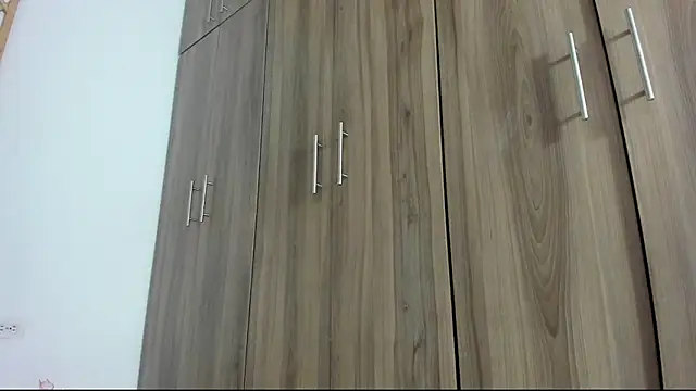 Snapshot of isa_loves_cum chatting on 03-18-25, 06:37 isa loves cum online show from 03-18-25, 06:37