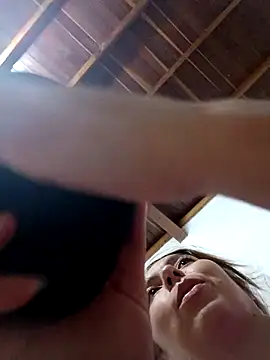 Snapshot of isa_loves_cum chatting on 09-27-25, 12:26 isa loves cum online show from 09-27-25, 12:26