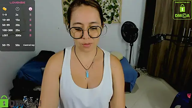 Snapshot of isa_loves_cum chatting on 10-11-25, 02:22 isa loves cum online show from 10-11-25, 02:22