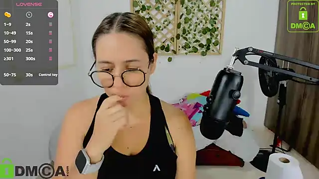 Snapshot of isa_loves_cum chatting on 11-10-25, 09:14 isa loves cum online show from 11-10-25, 09:14