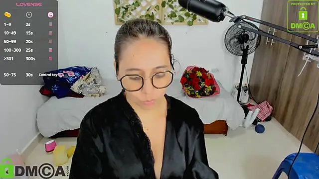 Snapshot of isa_loves_cum chatting on 11-26-25, 09:38 isa loves cum online show from 11-26-25, 09:38