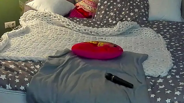 Snapshot of RosieMoons chatting on 02-04-25, 05:10 RosieMoons online show from 02-04-25, 05:10