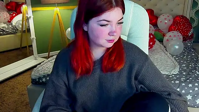 Snapshot of RosieMoons chatting on 02-14-25, 08:15 RosieMoons online show from 02-14-25, 08:15