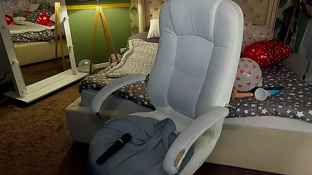 Snapshot of RosieMoons chatting on 02-16-25, 01:58 RosieMoons online show from 02-16-25, 01:58