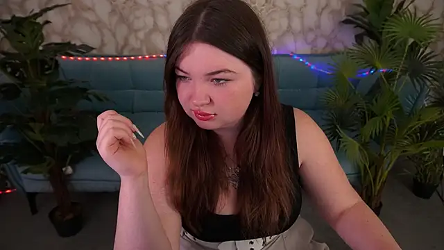 Snapshot of RosieMoons chatting on 10-11-25, 07:34 RosieMoons online show from 10-11-25, 07:34