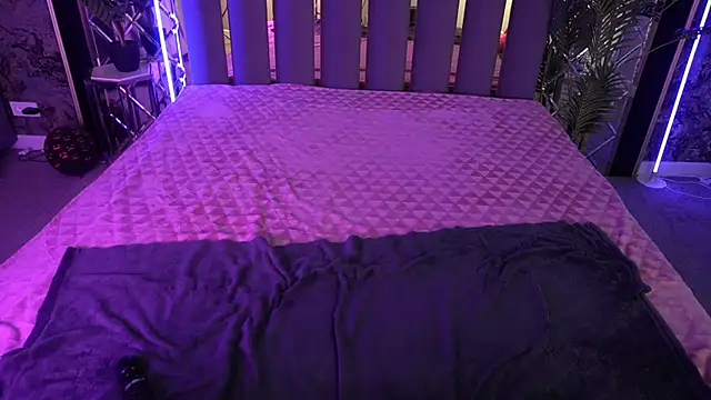 Snapshot of RosieMoons chatting on 11-16-25, 08:25 RosieMoons online show from 11-16-25, 08:25