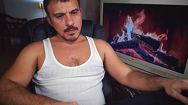 Snapshot of officeman7 chatting on 01-09-25, 04:39 officeman7 online show from 01-09-25, 04:39