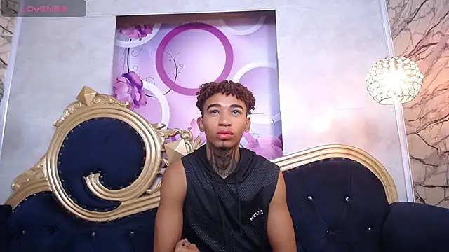 Snapshot of sexy_blacks_ chatting on 01-23-25, 11:26 sexy blacks online show from 01-23-25, 11:26