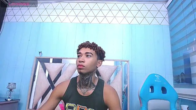 Snapshot of sexy_blacks_ chatting on 01-24-25, 11:26 sexy blacks online show from 01-24-25, 11:26