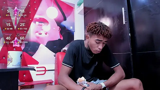 Snapshot of sexy_blacks_ chatting on 01-25-25, 11:34 sexy blacks online show from 01-25-25, 11:34