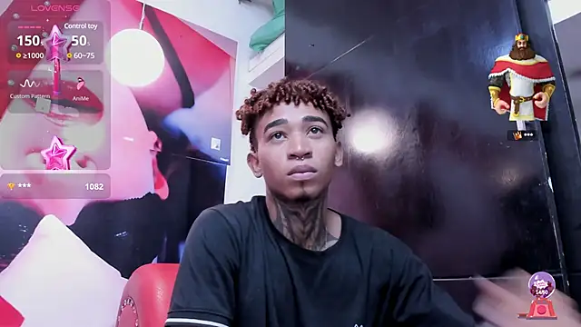 Snapshot of sexy_blacks_ chatting on 01-25-25, 02:47 sexy blacks online show from 01-25-25, 02:47