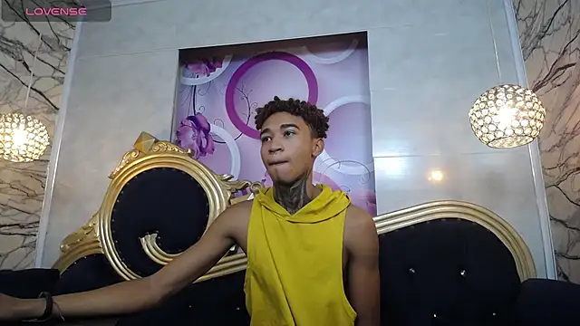 Snapshot of sexy_blacks_ chatting on 01-27-25, 11:22 sexy blacks online show from 01-27-25, 11:22