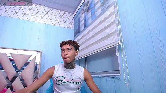 Snapshot of sexy_blacks_ chatting on 01-30-25, 11:33 sexy blacks online show from 01-30-25, 11:33