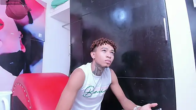 Snapshot of sexy_blacks_ chatting on 02-24-25, 11:21 sexy blacks online show from 02-24-25, 11:21