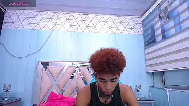 Snapshot of sexy_blacks_ chatting on 03-05-25, 11:38 sexy blacks online show from 03-05-25, 11:38