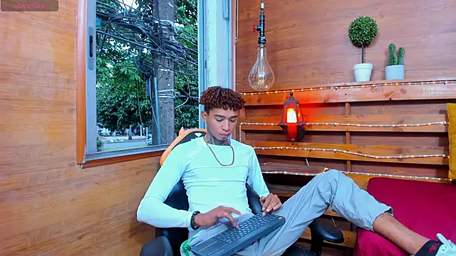 Snapshot of sexy_blacks_ chatting on 03-10-25, 11:32 sexy blacks online show from 03-10-25, 11:32