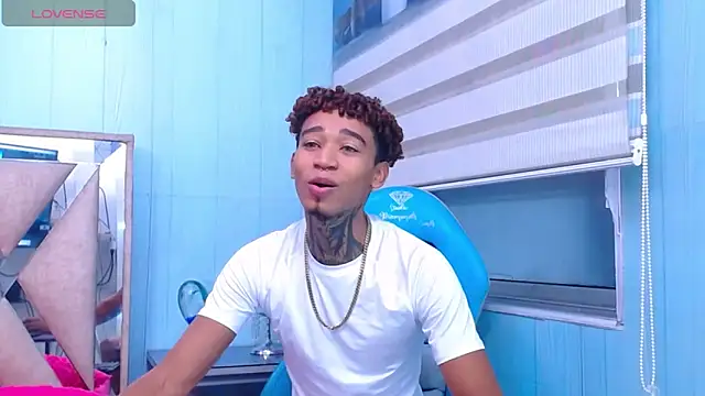 Snapshot of sexy_blacks_ chatting on 03-12-25, 11:31 sexy blacks online show from 03-12-25, 11:31