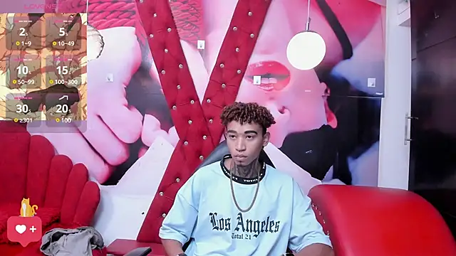 Snapshot of sexy_blacks_ chatting on 03-13-25, 11:30 sexy blacks online show from 03-13-25, 11:30