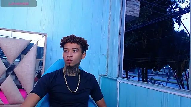 Snapshot of sexy_blacks_ chatting on 03-20-25, 11:27 sexy blacks online show from 03-20-25, 11:27