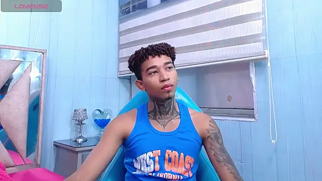 Snapshot of sexy_blacks_ chatting on 09-10-25, 11:43 sexy blacks online show from 09-10-25, 11:43