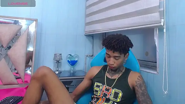 Snapshot of sexy_blacks_ chatting on 09-15-25, 11:32 sexy blacks online show from 09-15-25, 11:32