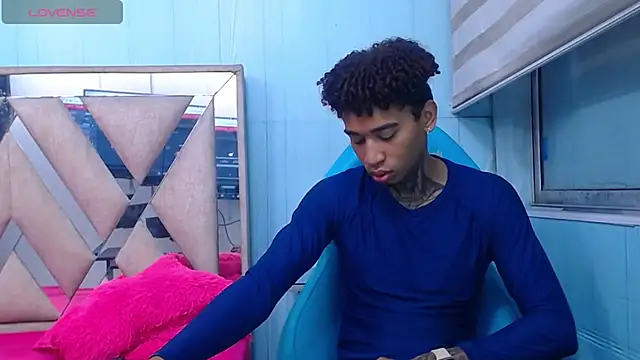 Snapshot of sexy_blacks_ chatting on 09-19-25, 11:22 sexy blacks online show from 09-19-25, 11:22