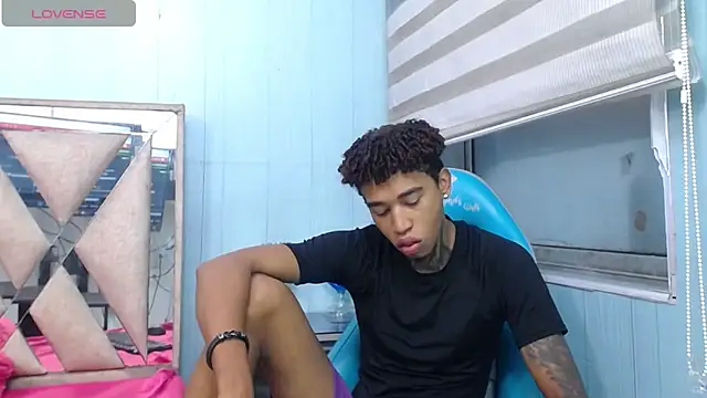 Snapshot of sexy_blacks_ chatting on 09-24-25, 11:35 sexy blacks online show from 09-24-25, 11:35