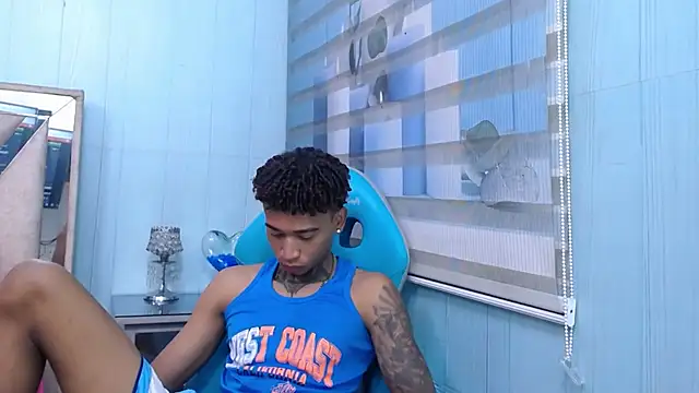 Snapshot of sexy_blacks_ chatting on 10-10-25, 11:20 sexy blacks online show from 10-10-25, 11:20