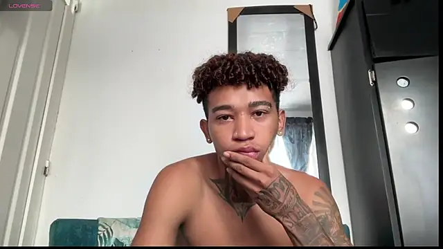 Snapshot of sexy_blacks_ chatting on 11-08-25, 12:05 sexy blacks online show from 11-08-25, 12:05