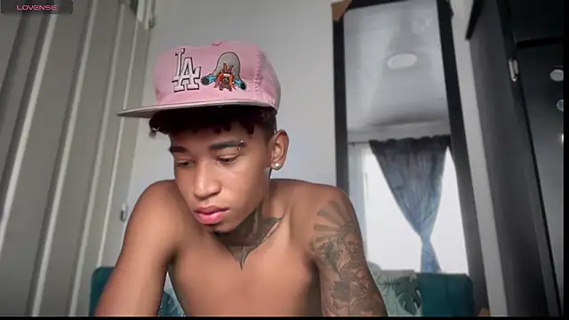 Snapshot of sexy_blacks_ chatting on 11-20-25, 12:05 sexy blacks online show from 11-20-25, 12:05