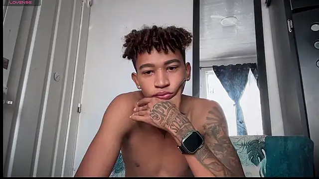 Snapshot of sexy_blacks_ chatting on 12-03-25, 12:14 sexy blacks online show from 12-03-25, 12:14