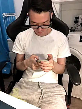 Snapshot of wangjian2324 chatting on 11-22-25, 12:15 wangjian2324 online show from 11-22-25, 12:15