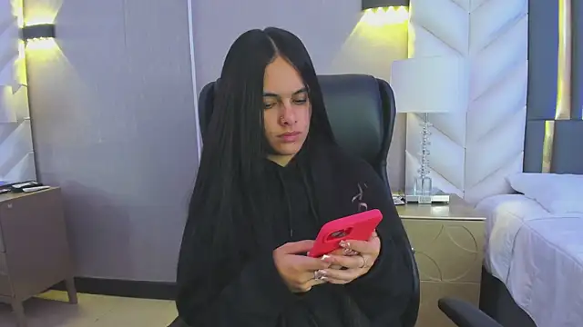 ChloeHarper  online show from 01-12-26, 12:21