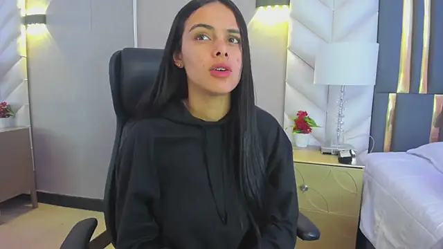 ChloeHarper  online show from 03-11-26, 11:49