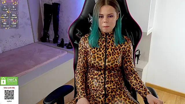 Snapshot of Latex_Kitty chatting on 01-14-25, 11:20 Latex Kitty online show from 01-14-25, 11:20