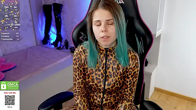 Snapshot of Latex_Kitty chatting on 02-17-25, 05:10 Latex Kitty online show from 02-17-25, 05:10