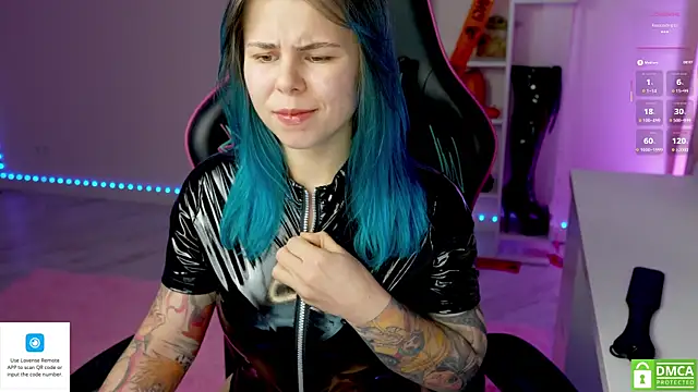 Snapshot of Latex_Kitty chatting on 10-10-25, 03:44 Latex Kitty online show from 10-10-25, 03:44