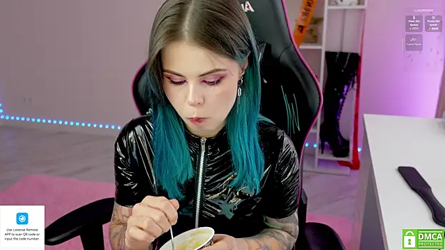 Snapshot of Latex_Kitty chatting on 10-21-25, 10:05 Latex Kitty online show from 10-21-25, 10:05