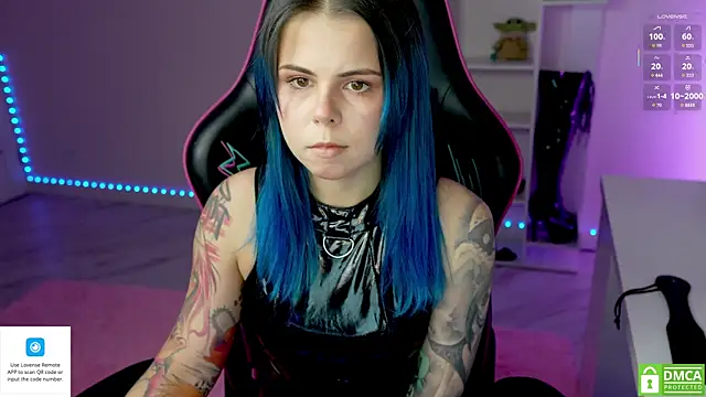 Snapshot of Latex_Kitty chatting on 11-14-25, 01:43 Latex Kitty online show from 11-14-25, 01:43