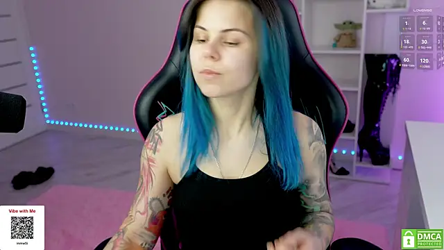 Snapshot of Latex_Kitty chatting on 11-18-25, 11:03 Latex Kitty online show from 11-18-25, 11:03