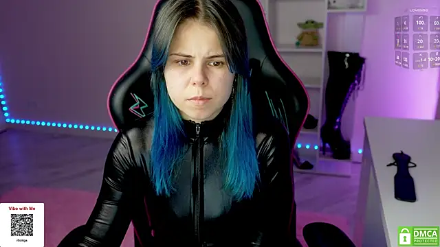 Snapshot of Latex_Kitty chatting on 11-21-25, 04:27 Latex Kitty online show from 11-21-25, 04:27