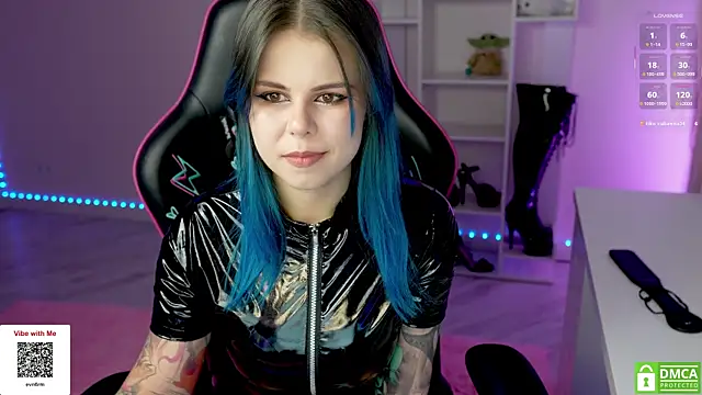 Snapshot of Latex_Kitty chatting on 11-22-25, 02:05 Latex Kitty online show from 11-22-25, 02:05