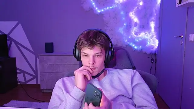 DENIS HERE online show from 12-19-24, 04:35