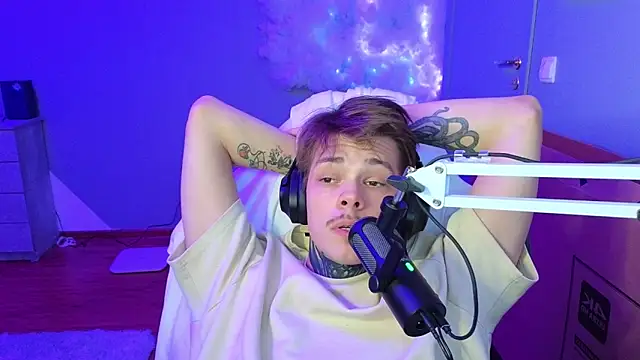 DENIS HERE online show from 01-07-25, 02:20